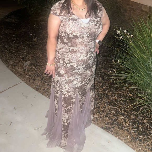 Alex Evenings Sequin Trumpet Gown - Picture 4 of 4